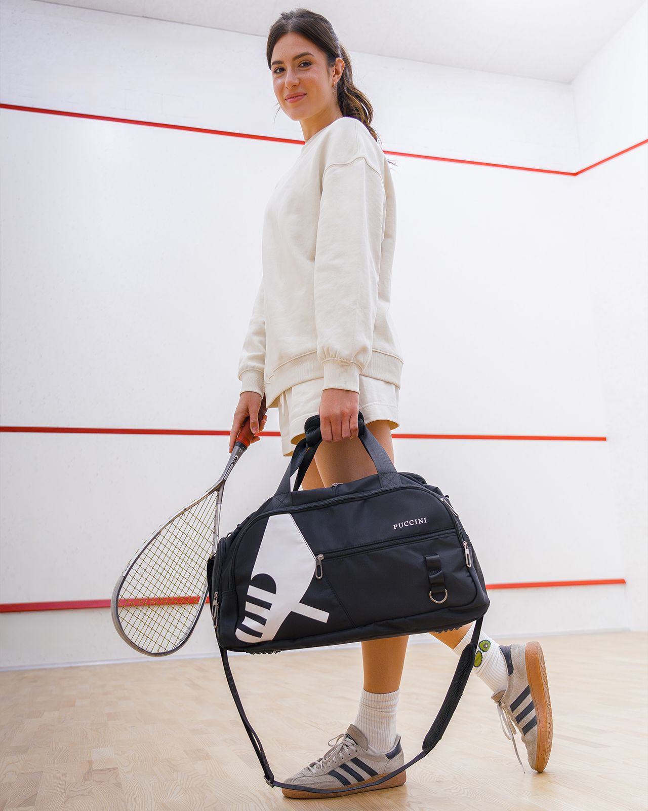 Stredná čierna športová taška s vreckami