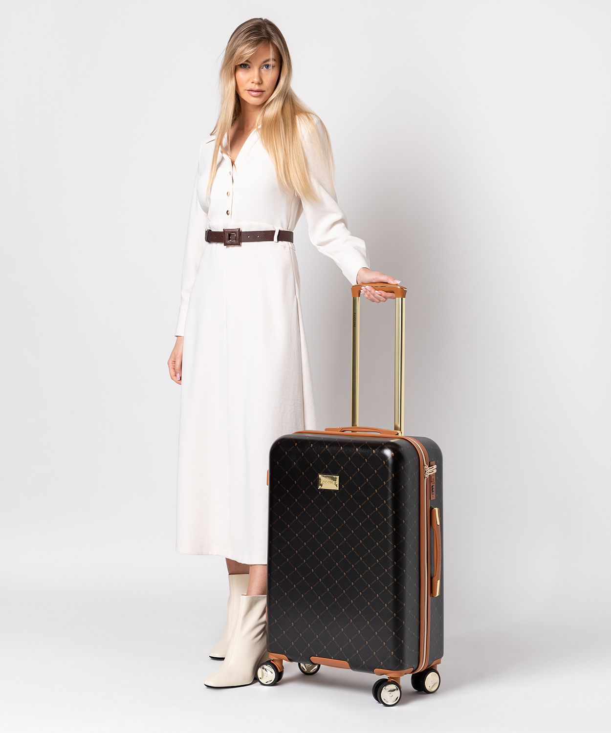 Stredný hnedý kufor s monogramom