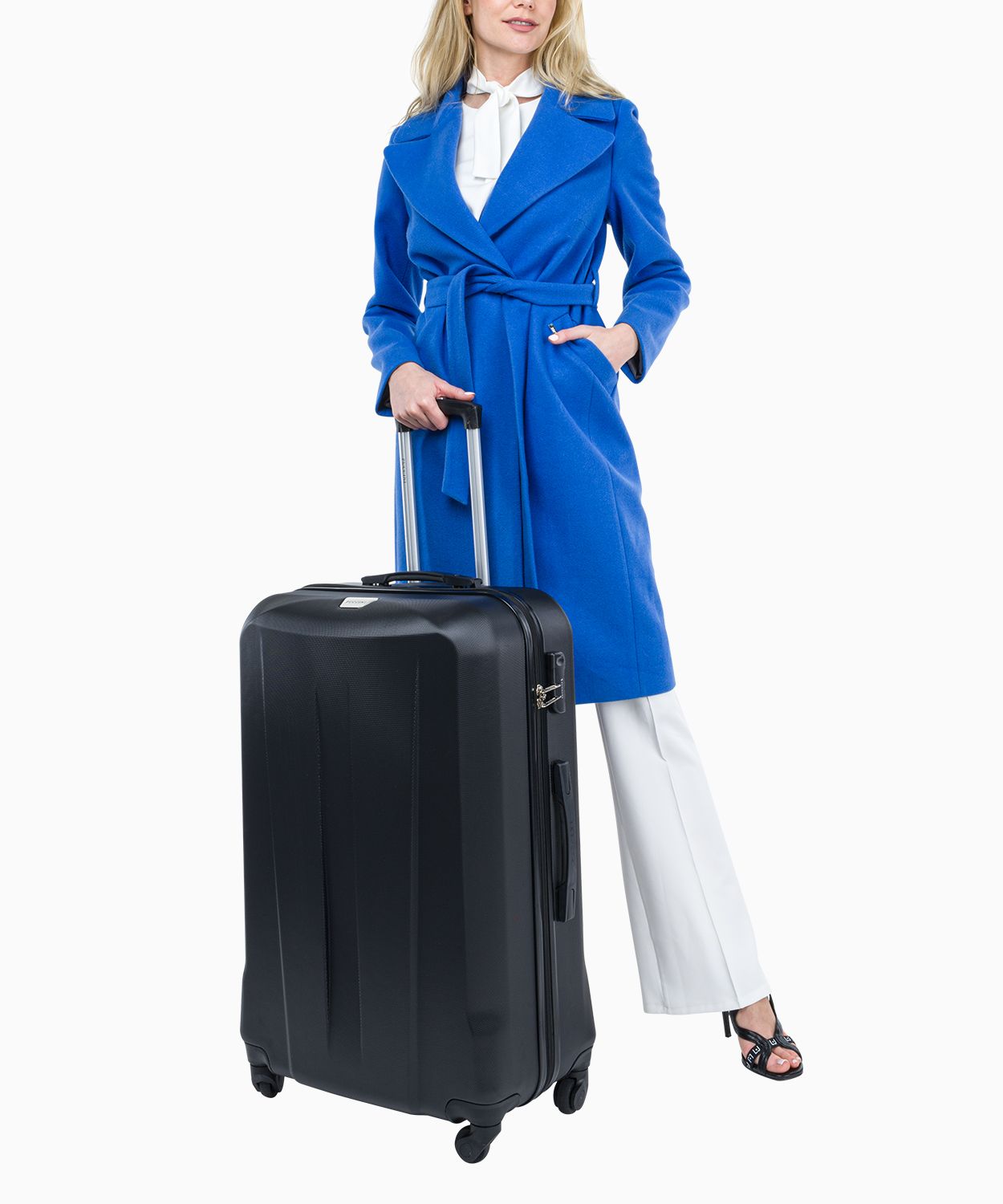 Čierny veľký kufor na štyroch kolieskach