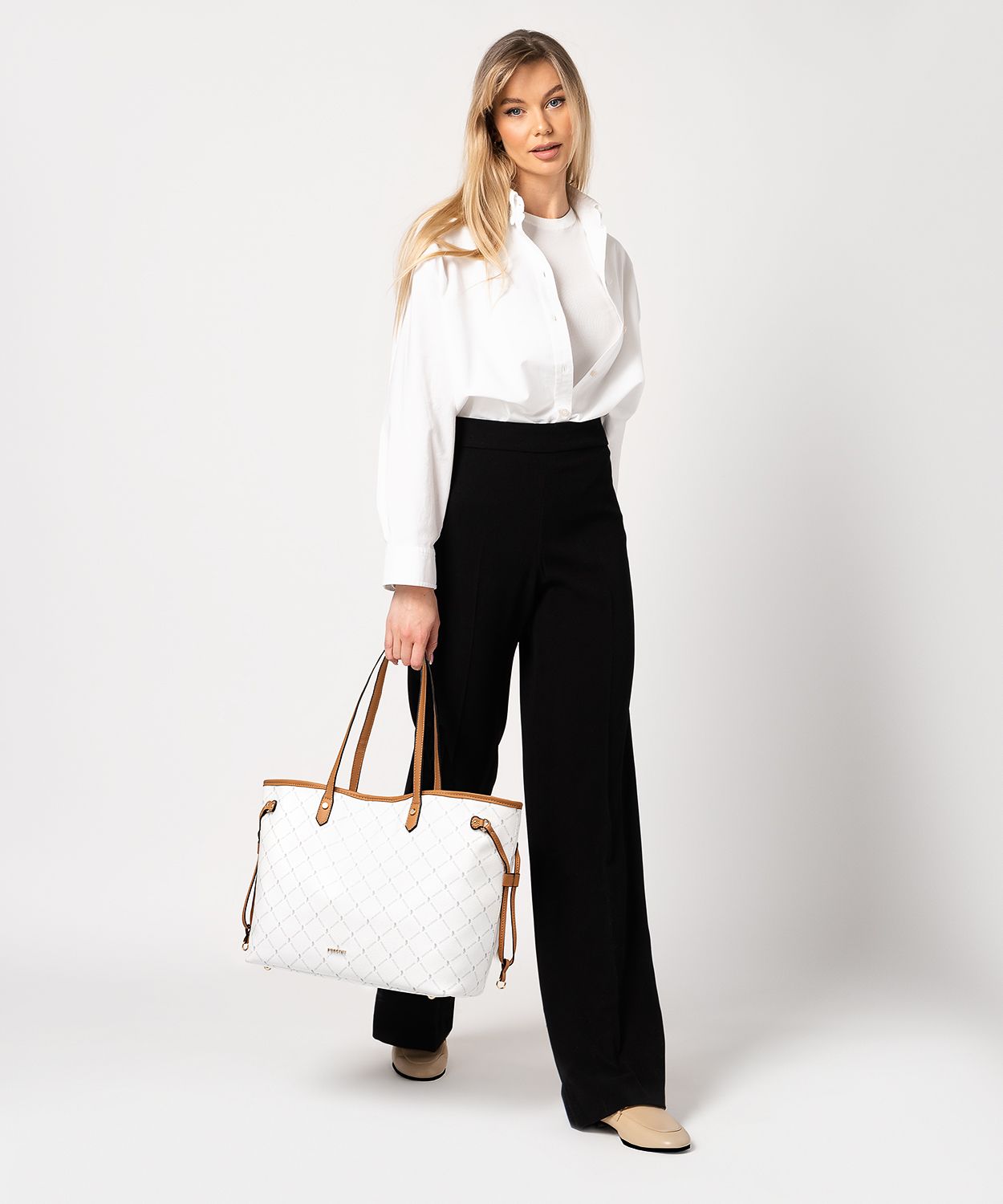 Veľká biela kabelka shopper s monogramom a taštičkou na make-up