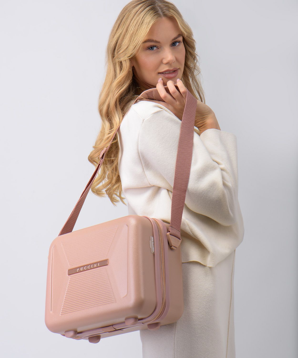 Ružový cestovný kufrík s prvkami rose gold