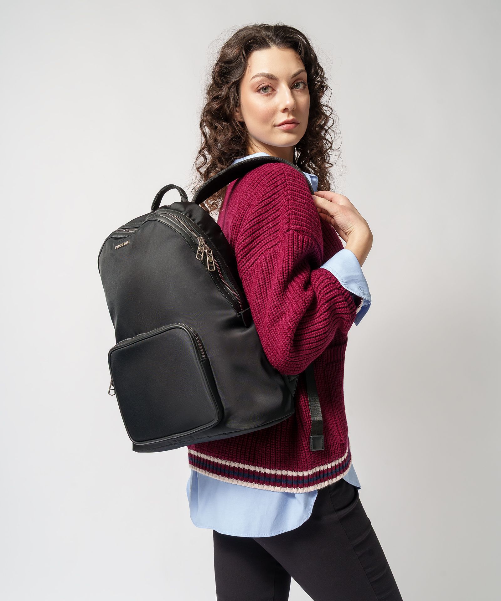 Batoh s vonkajšou kapsou