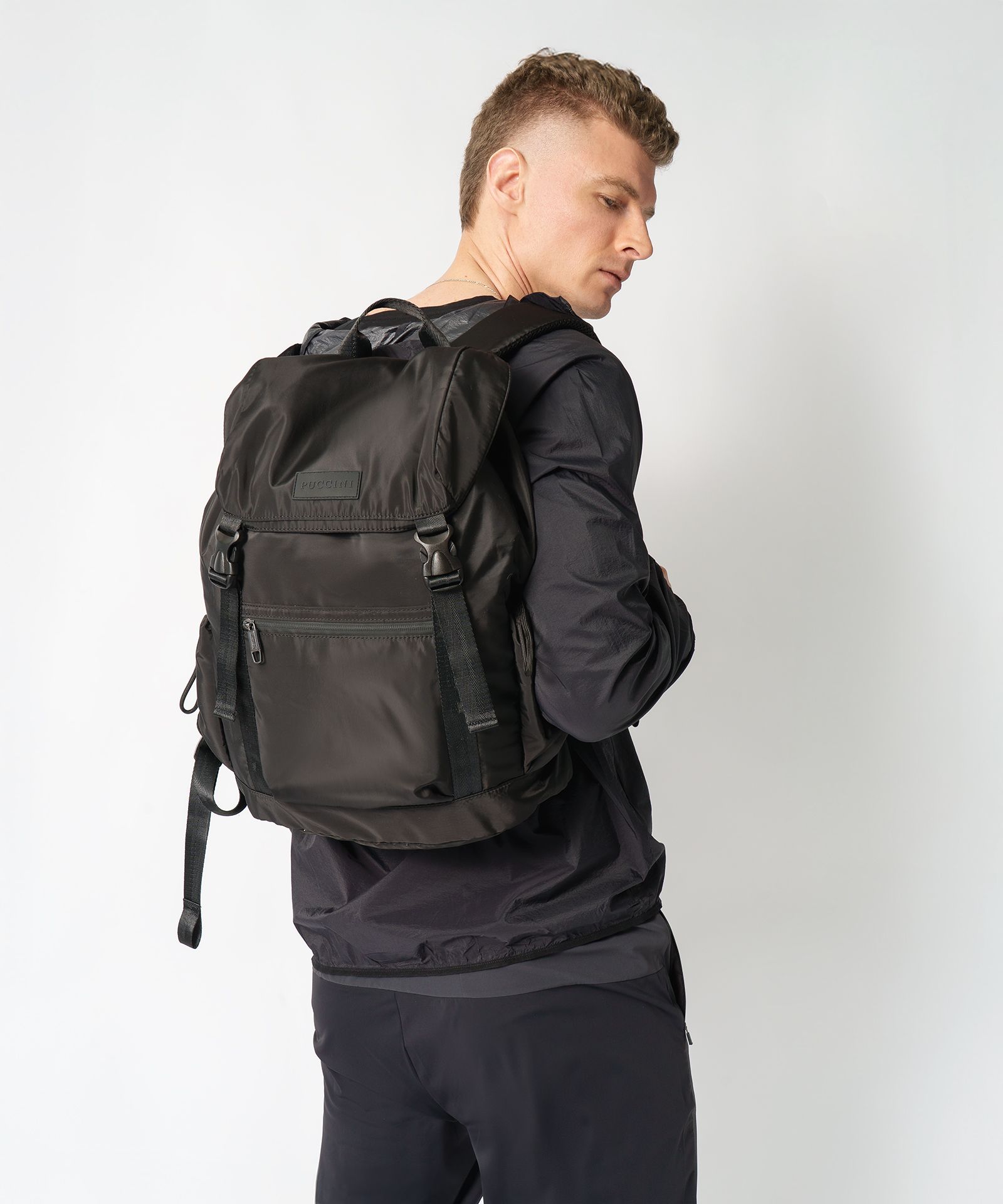 Mestský batoh s vreckom na notebook čierny