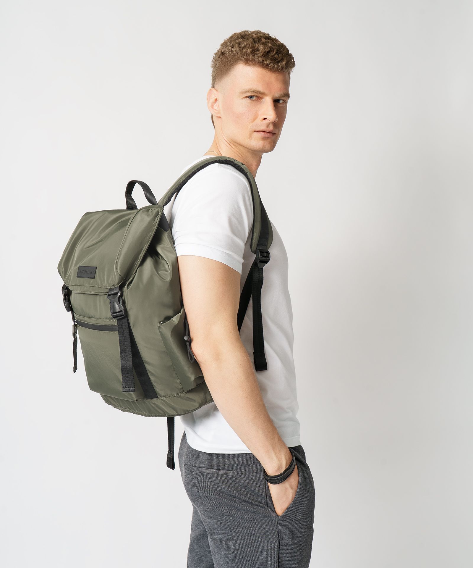 Mestský batoh s vreckom na notebook zelený