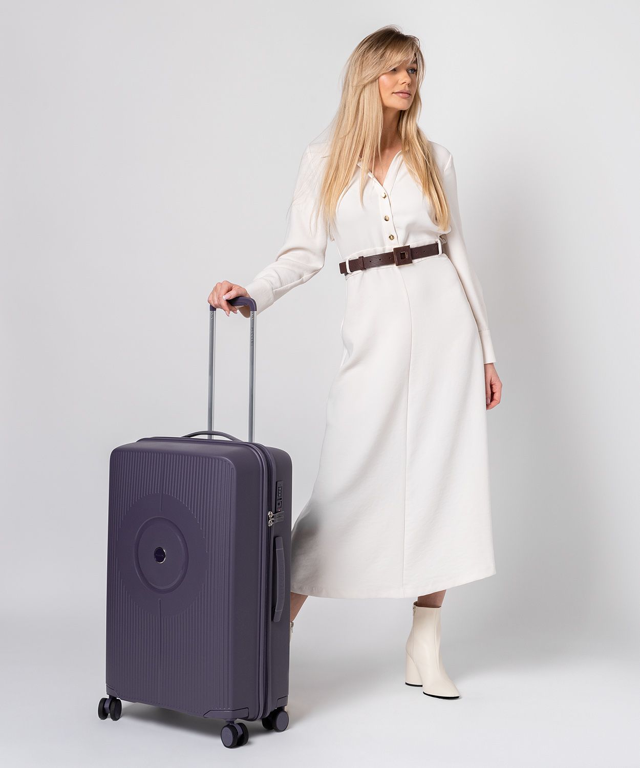 Stredný fialový polypropylénový kufor s kombinačným zámkom TSA