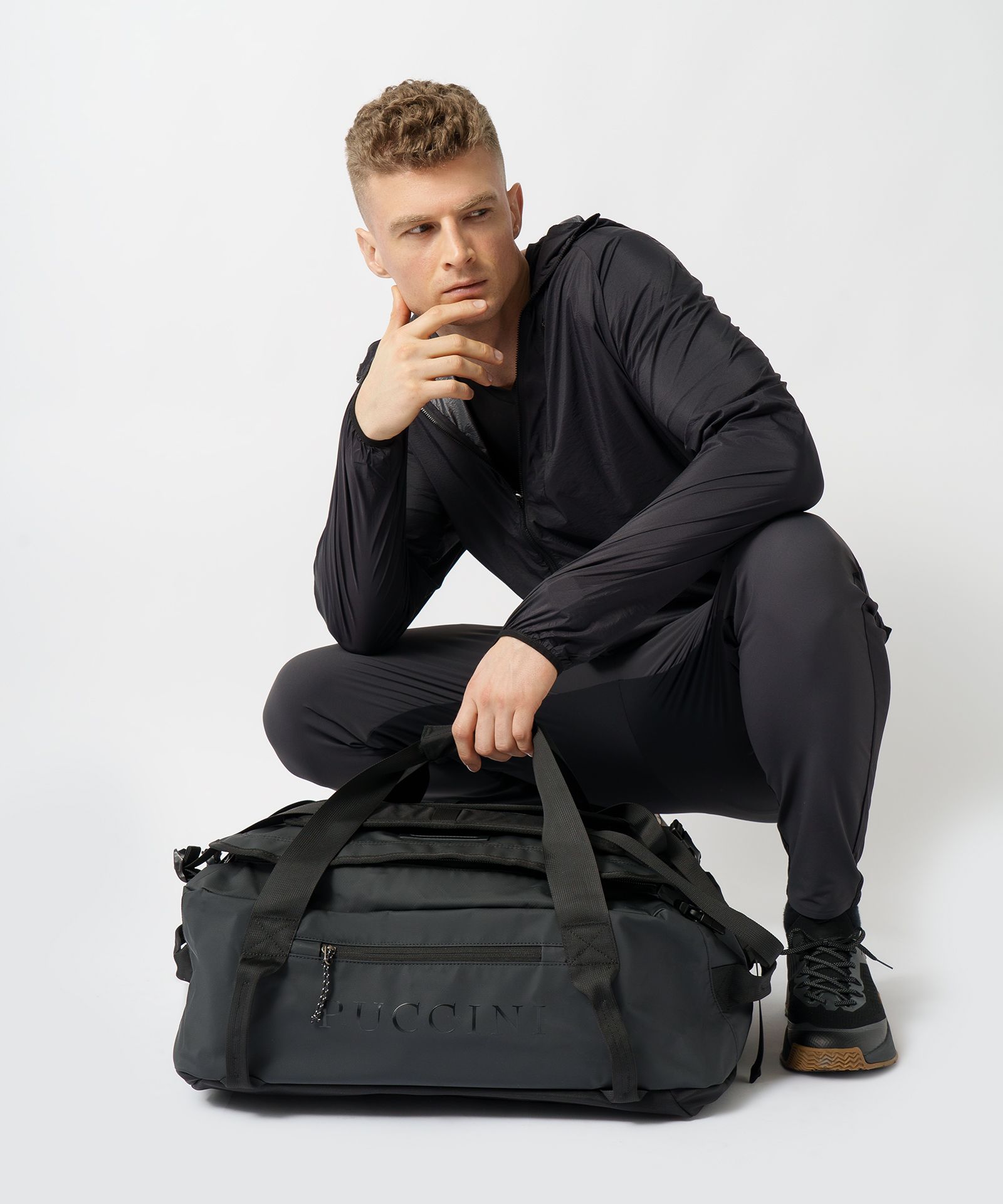 Cestovná taška s funkciou batohu 2v1 čierna veľkosť M